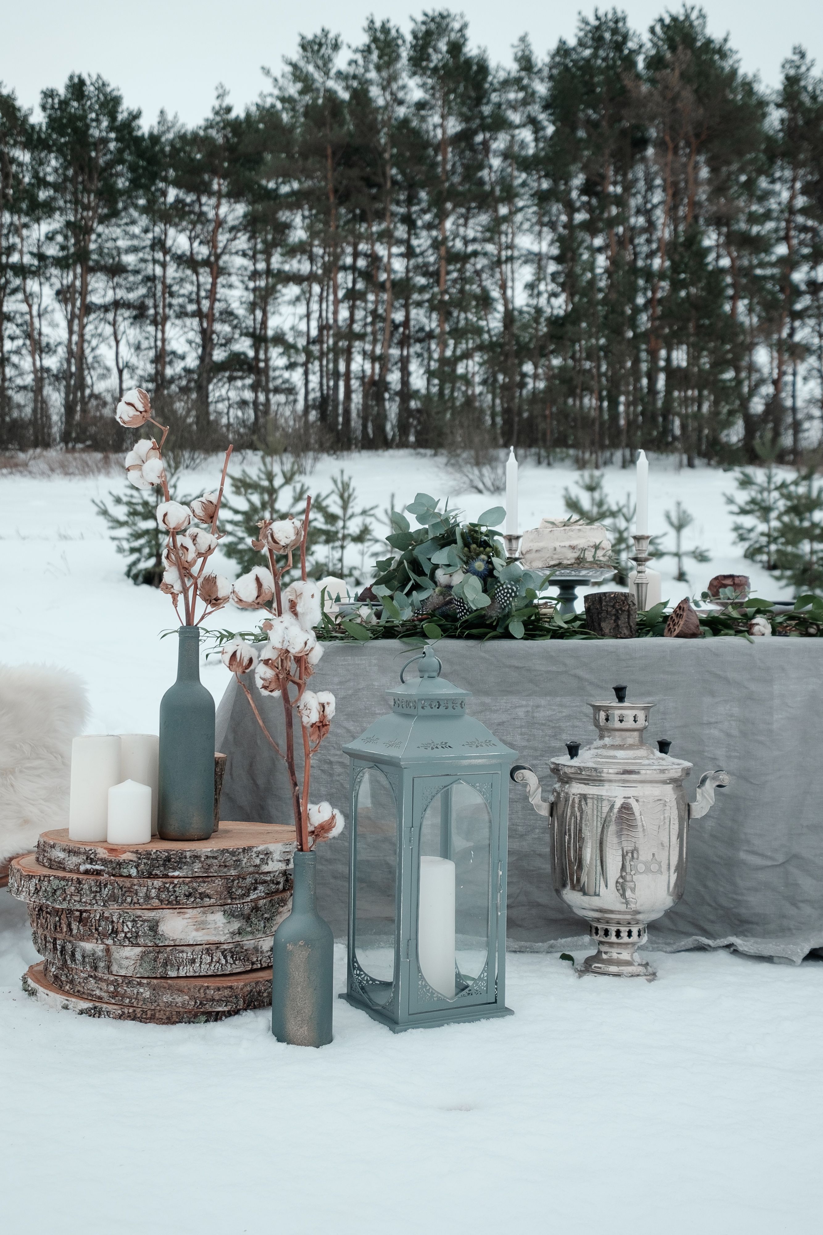 zimni-svatba-dekorace-lucerny-svicky